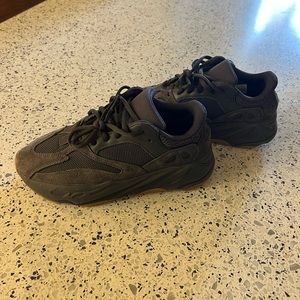 Yeezy 700 Smoke